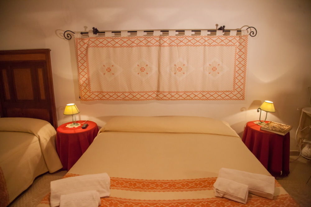 Su Cantaru Guesthouse Villanova Monteleone ภายนอก รูปภาพ